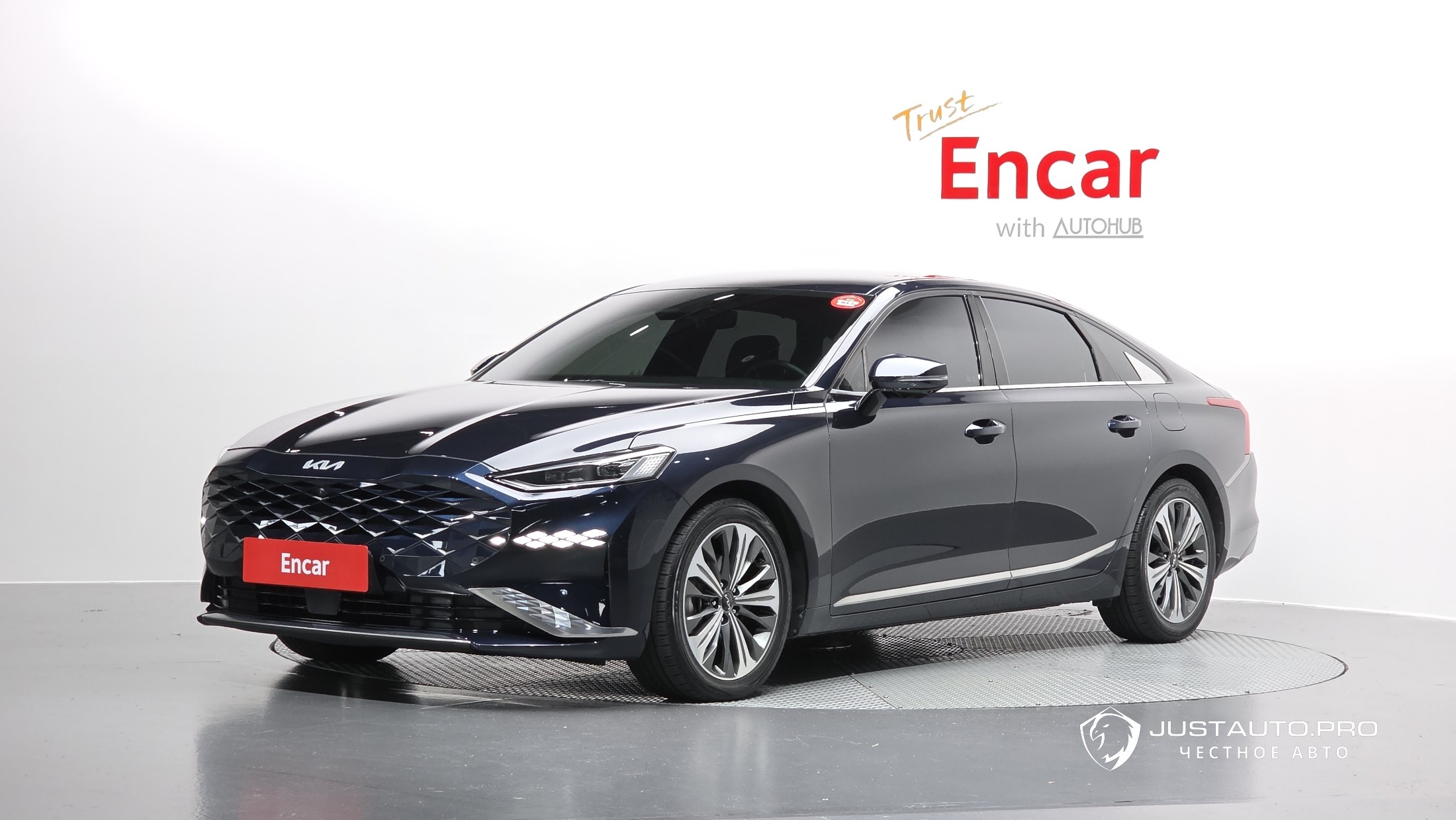 Автомобиль Kia K8