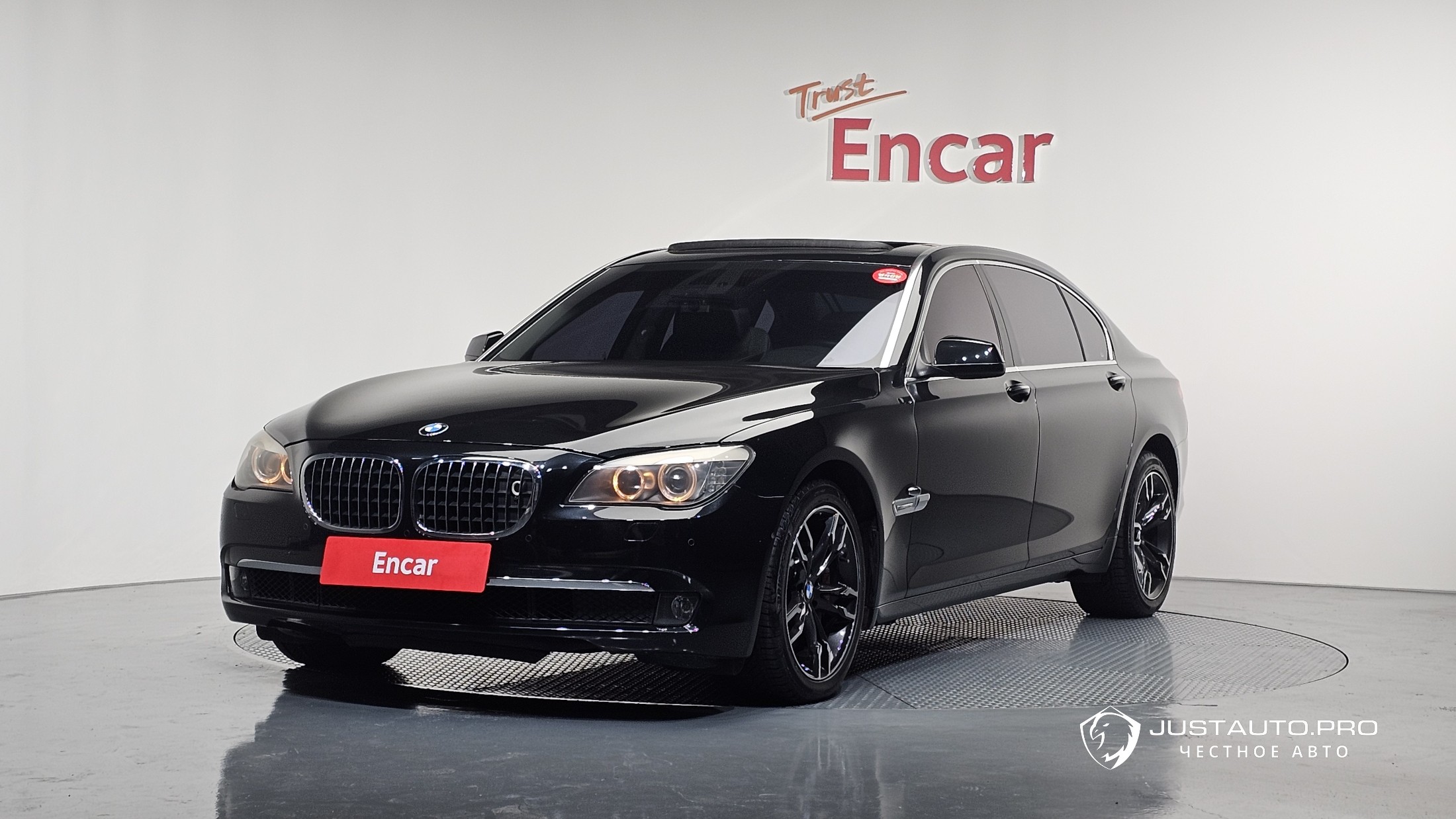 Автомобиль BMW 7-Series