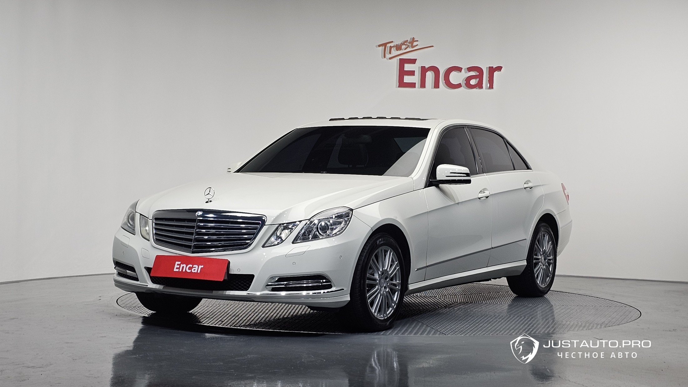 Автомобиль Mercedes-Benz E-Class