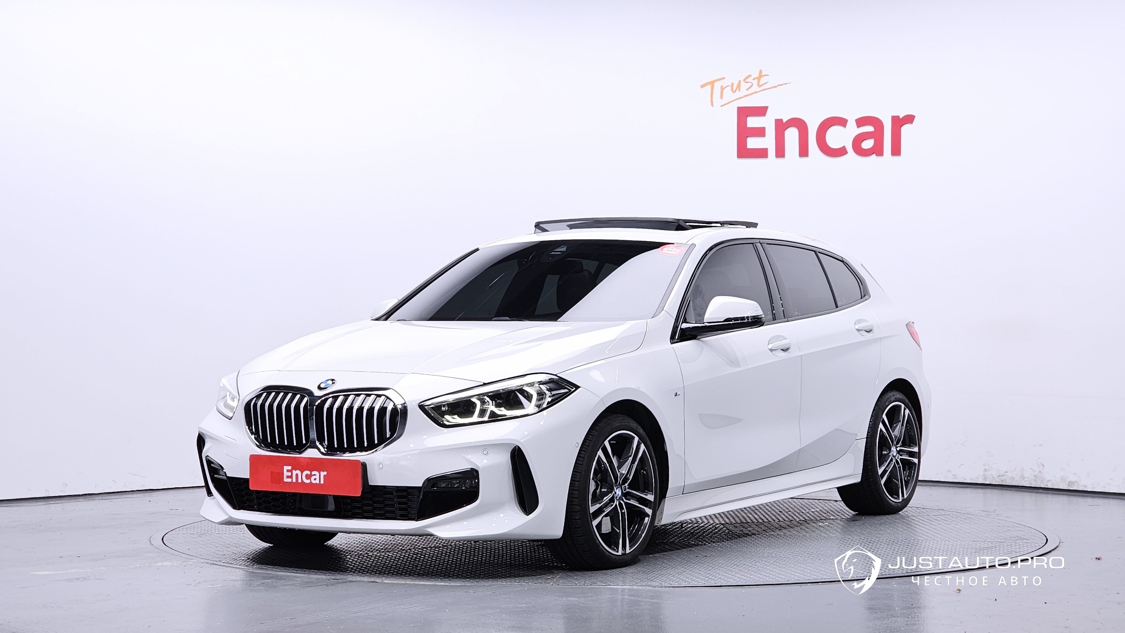 Автомобиль BMW 1-Series