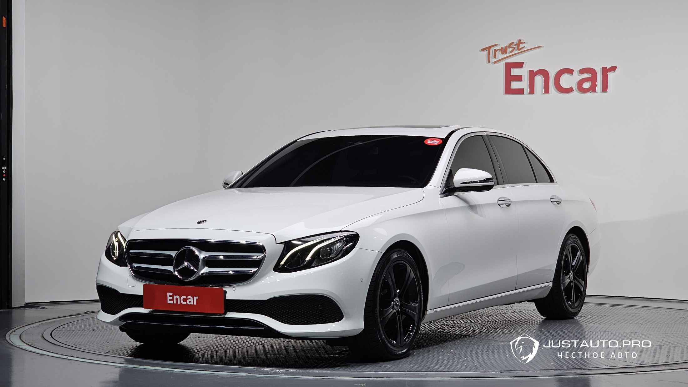 Автомобиль Mercedes-Benz E-Class