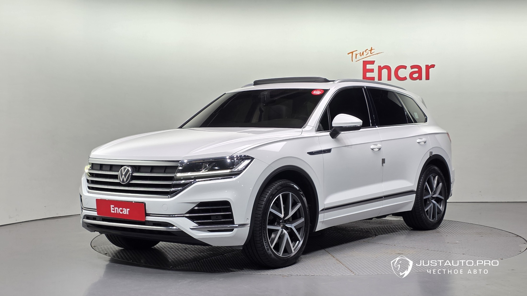 Автомобиль Volkswagen Touareg
