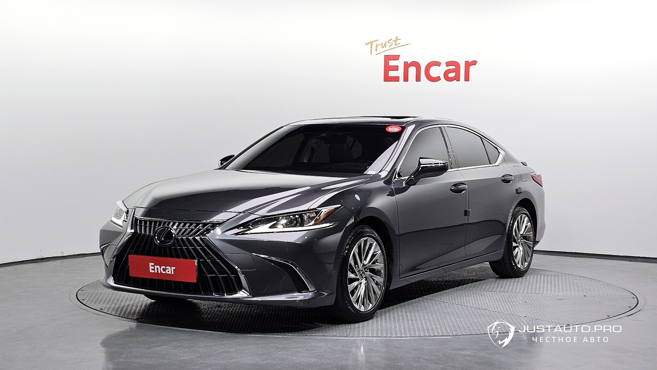 Автомобиль Lexus ES