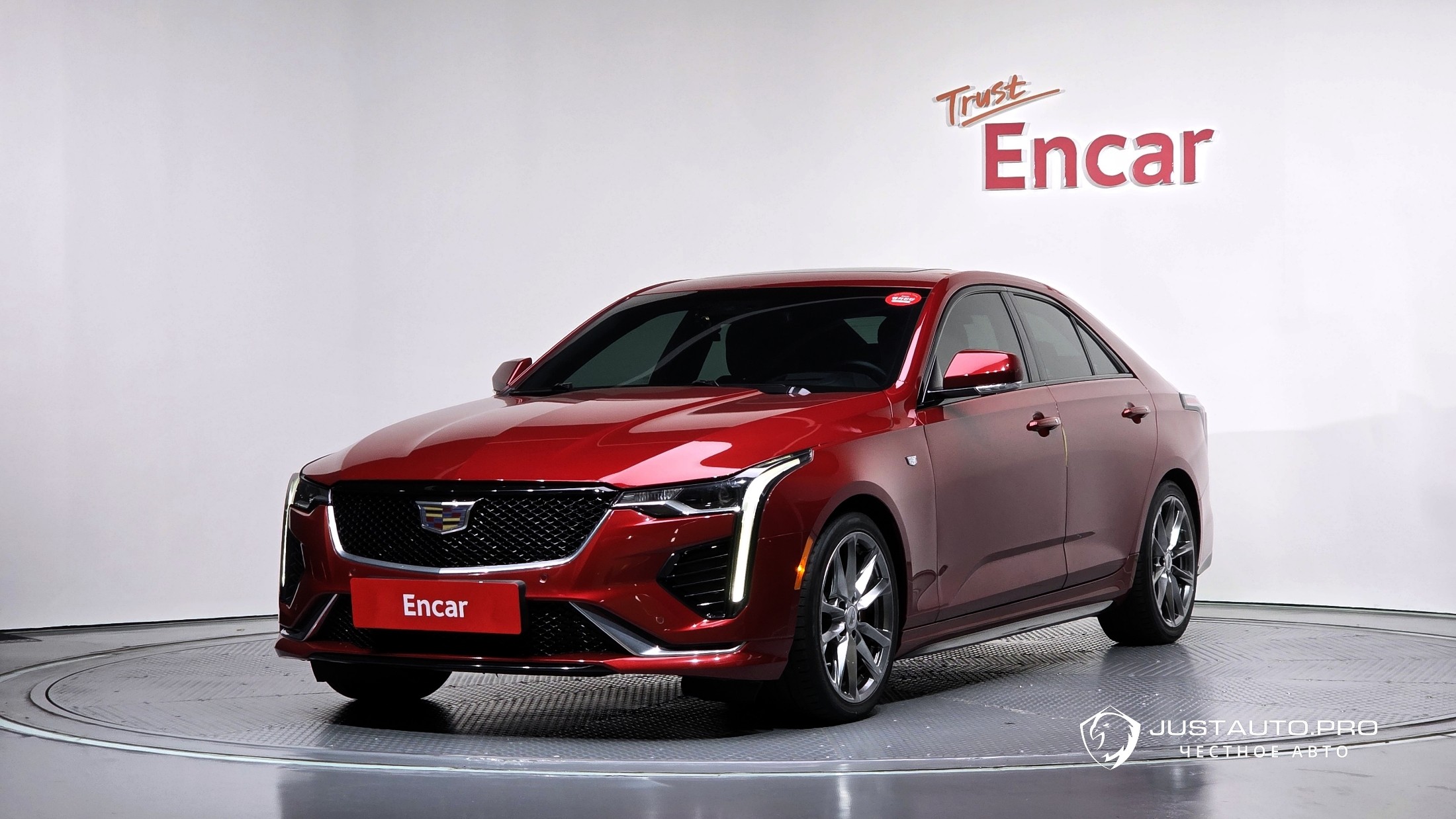 Автомобиль Cadillac CT4