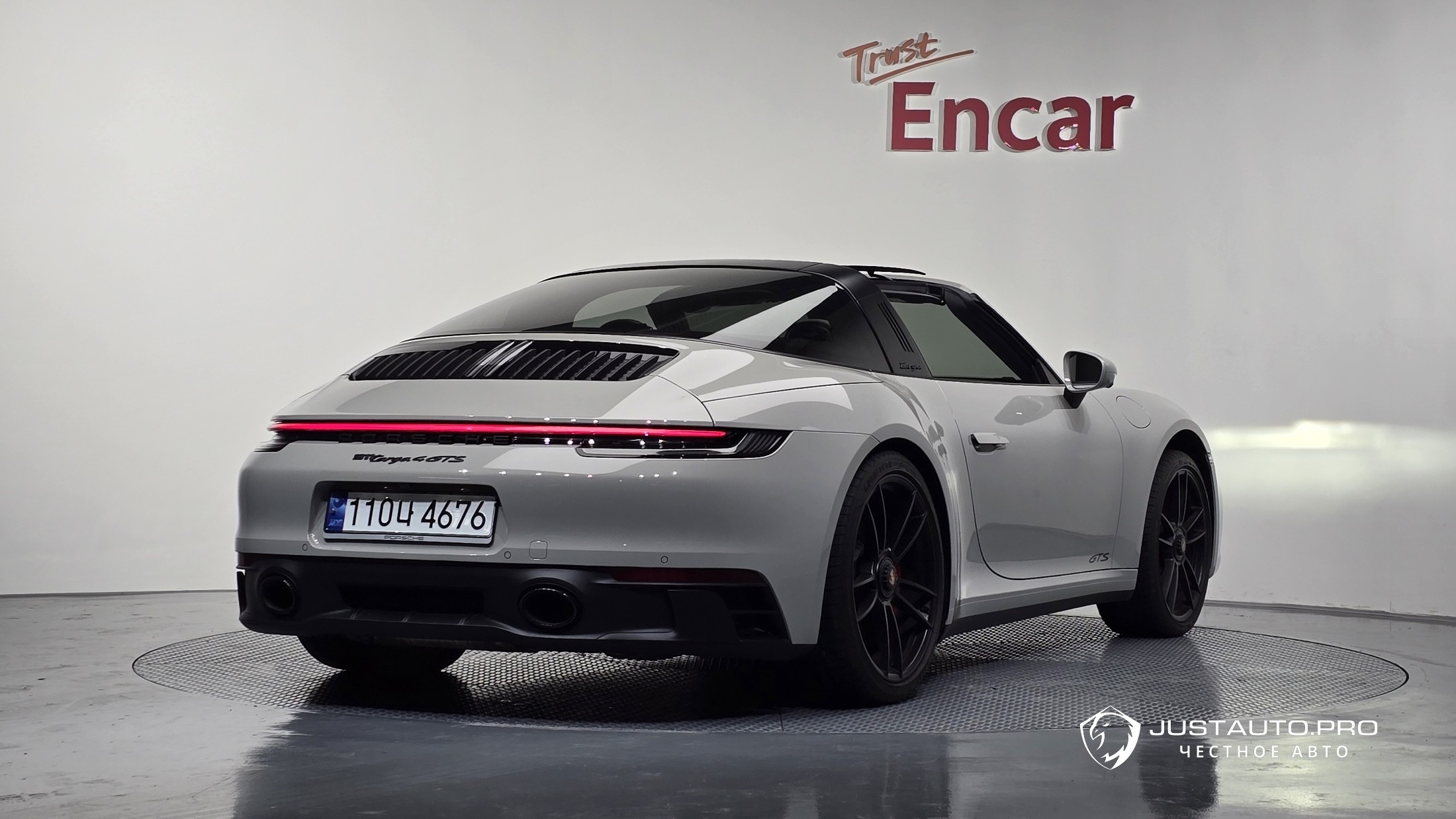 Автомобиль Porsche 911