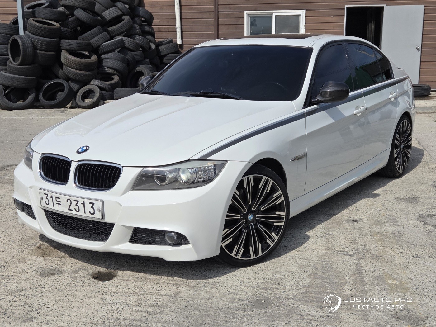 Автомобиль BMW 3-Series