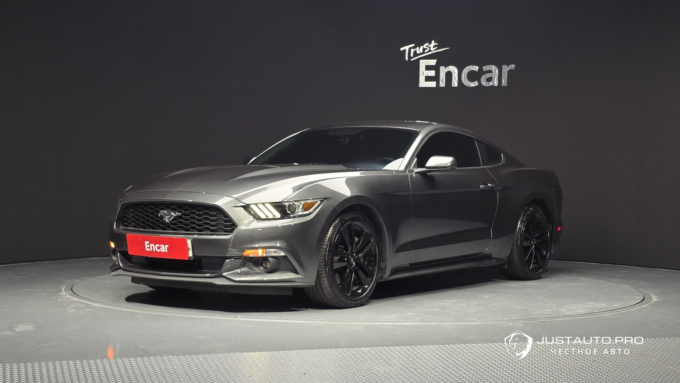 Автомобиль Ford Mustang