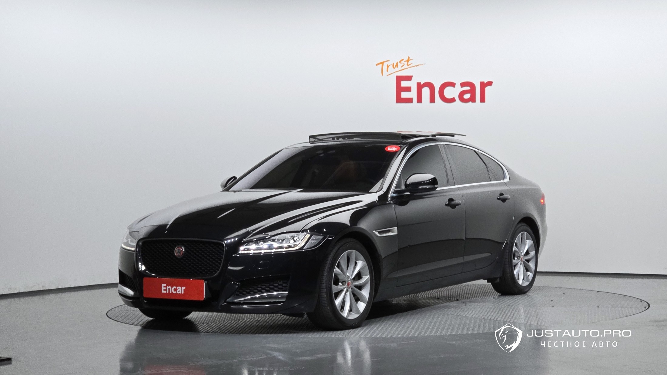 Автомобиль Jaguar XF