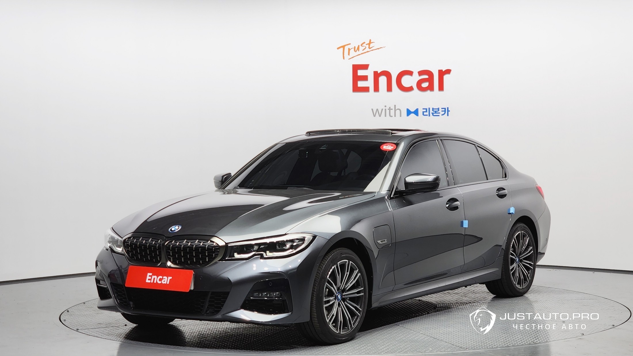 Автомобиль BMW 3-Series