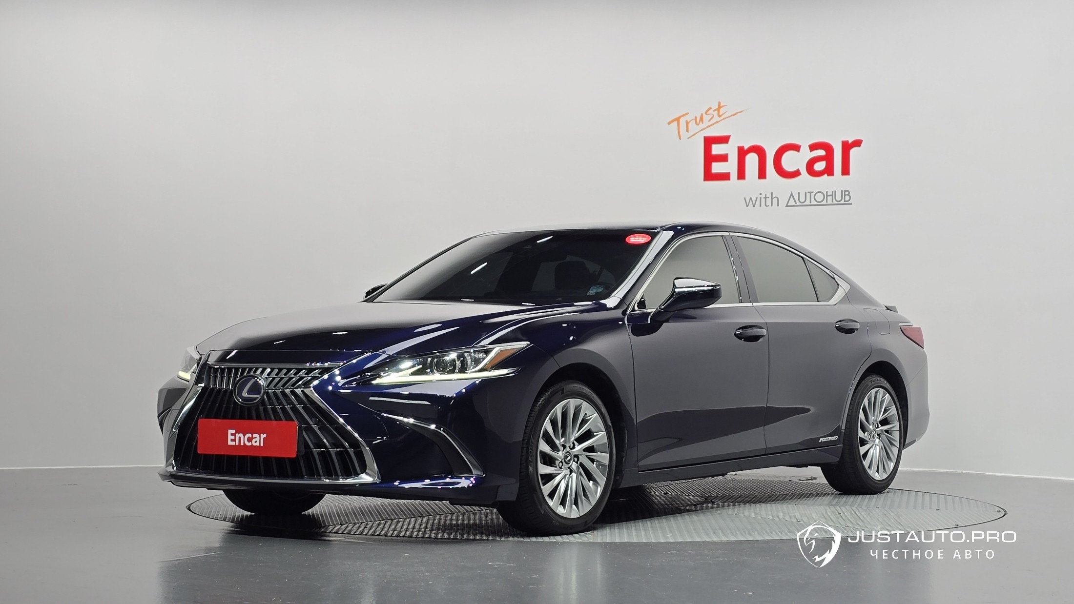 Автомобиль Lexus ES