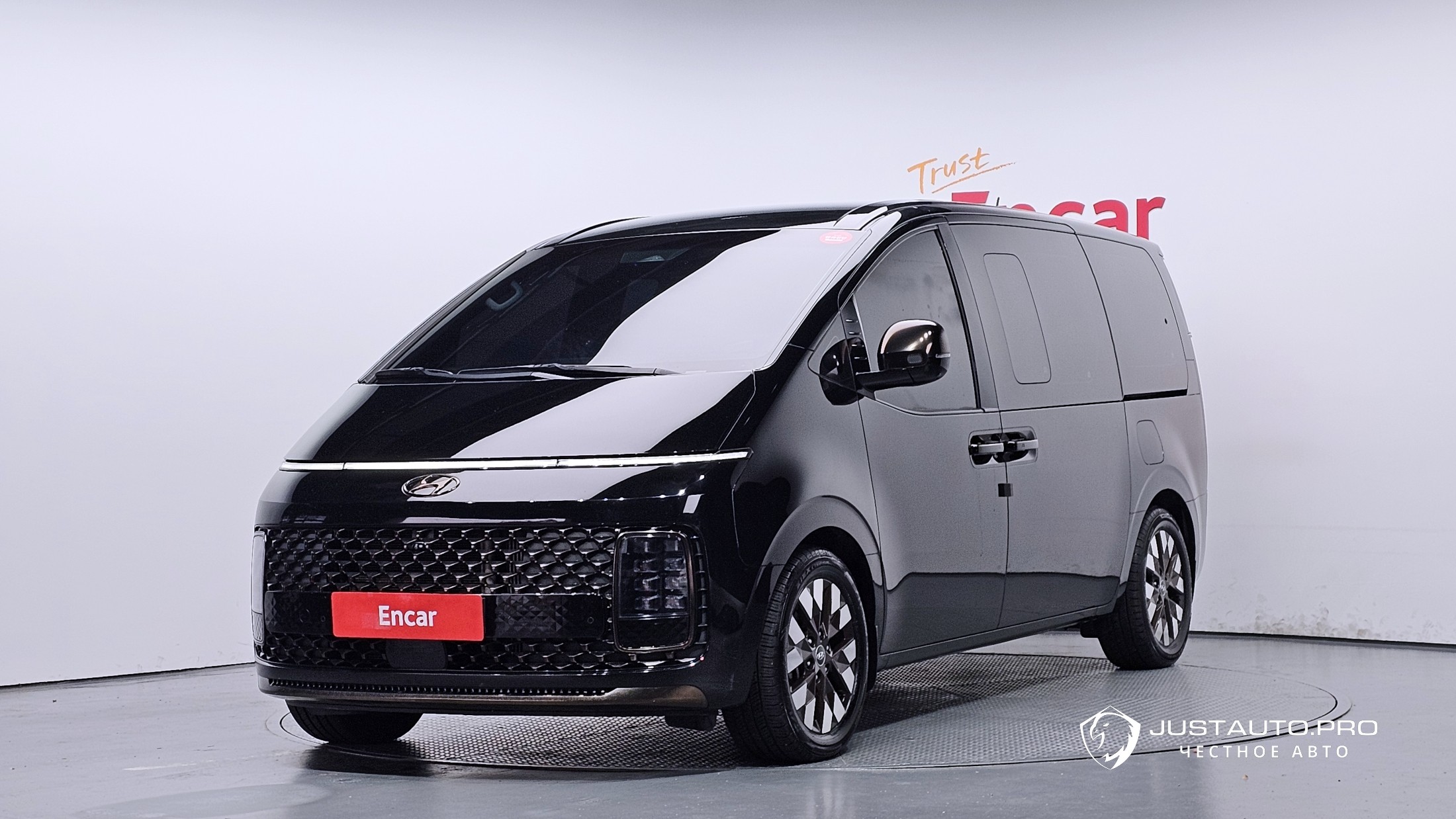 Автомобиль Hyundai Staria