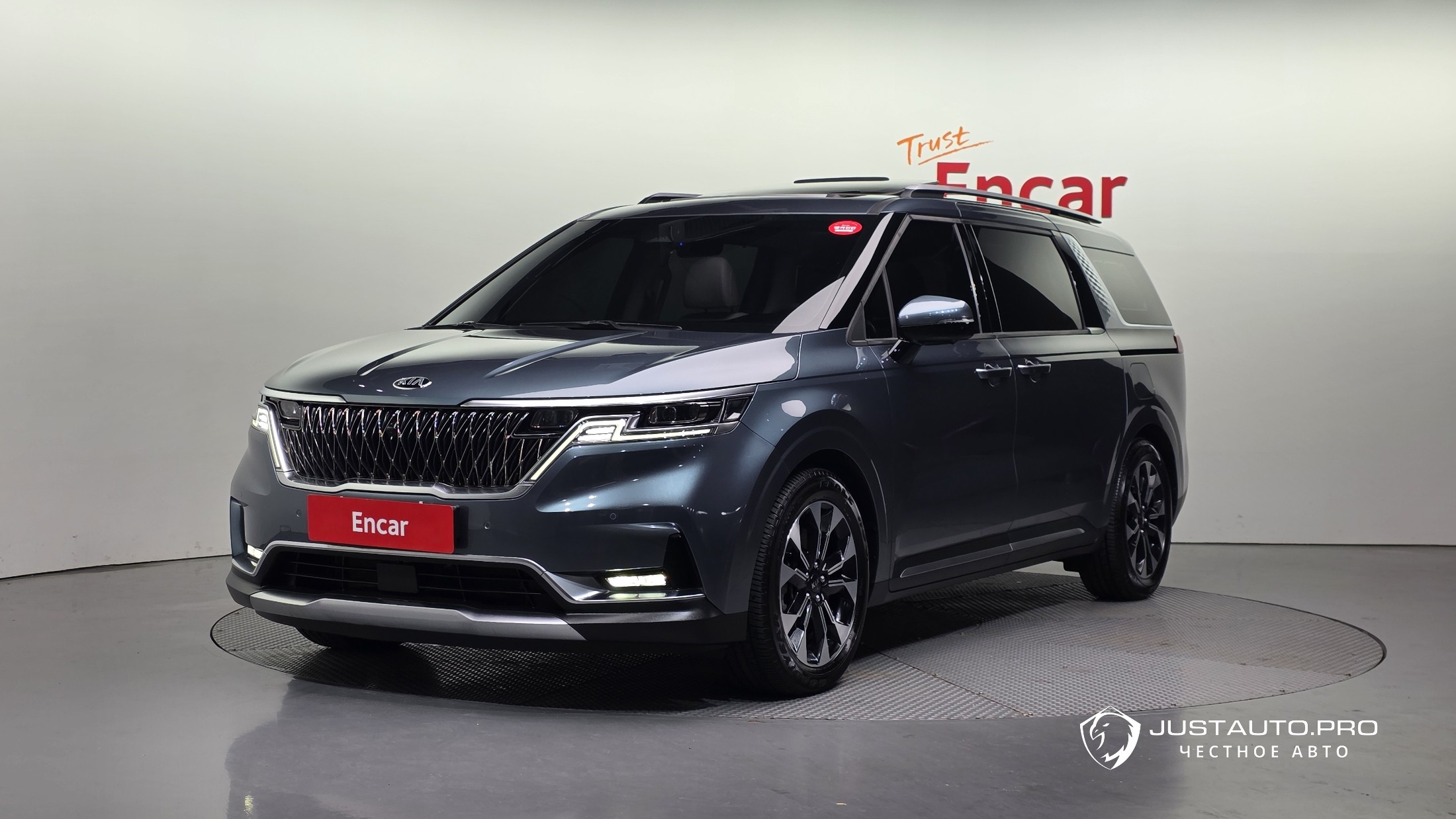 Автомобиль Kia Canival