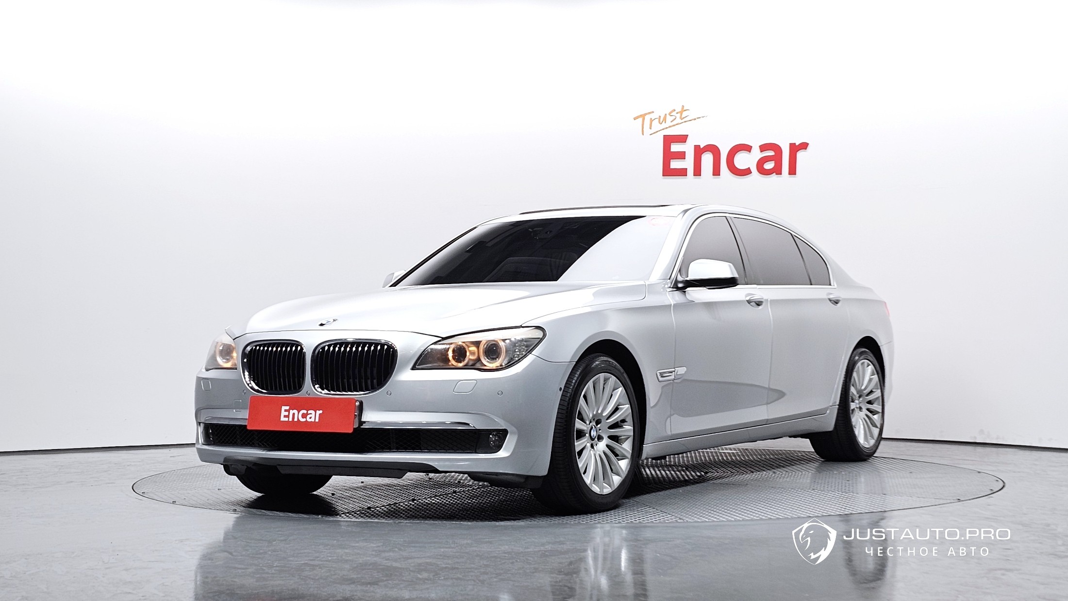 Автомобиль BMW 7-Series