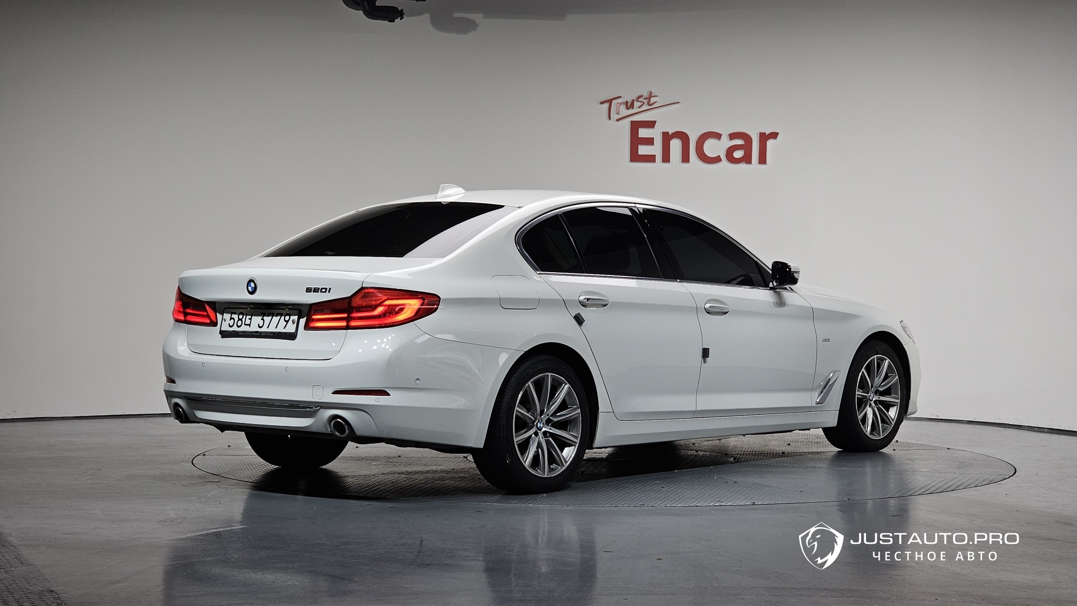 Автомобиль BMW 5-Series