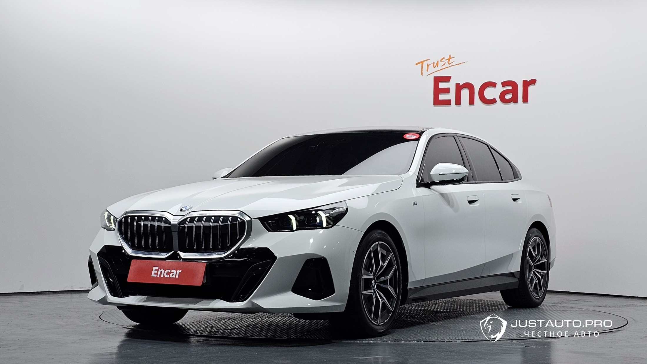 Автомобиль BMW 5-Series