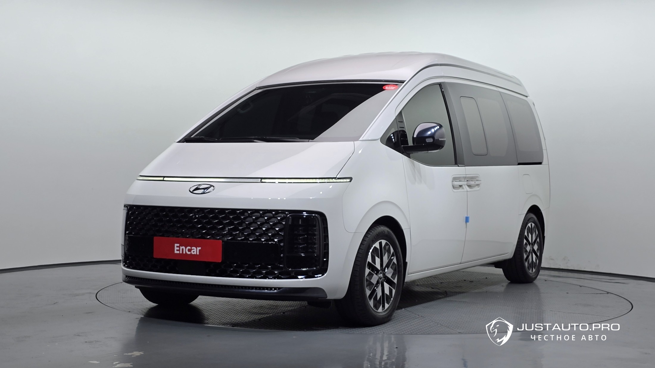 Автомобиль Hyundai Staria