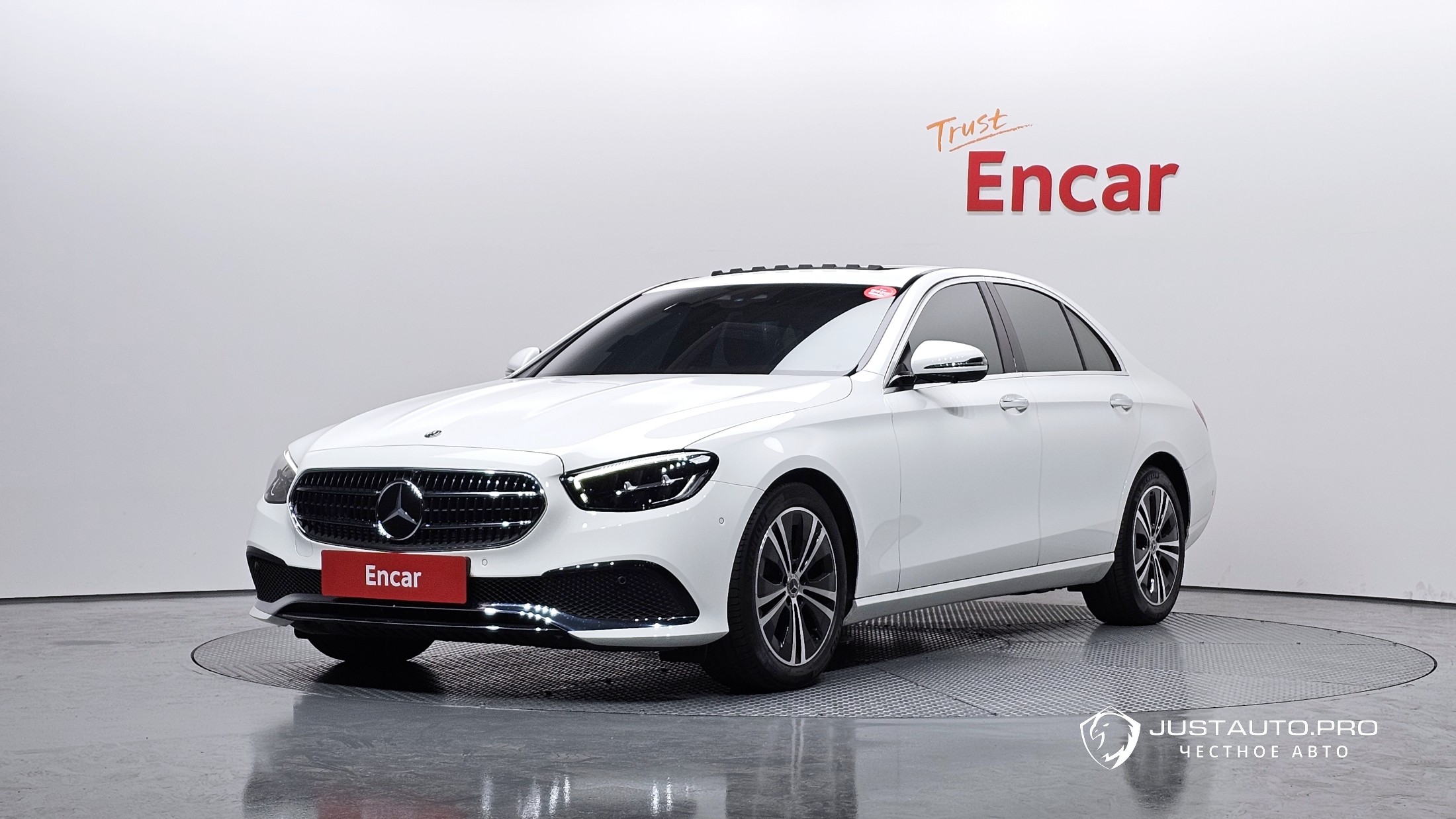 Автомобиль Mercedes-Benz E-Class