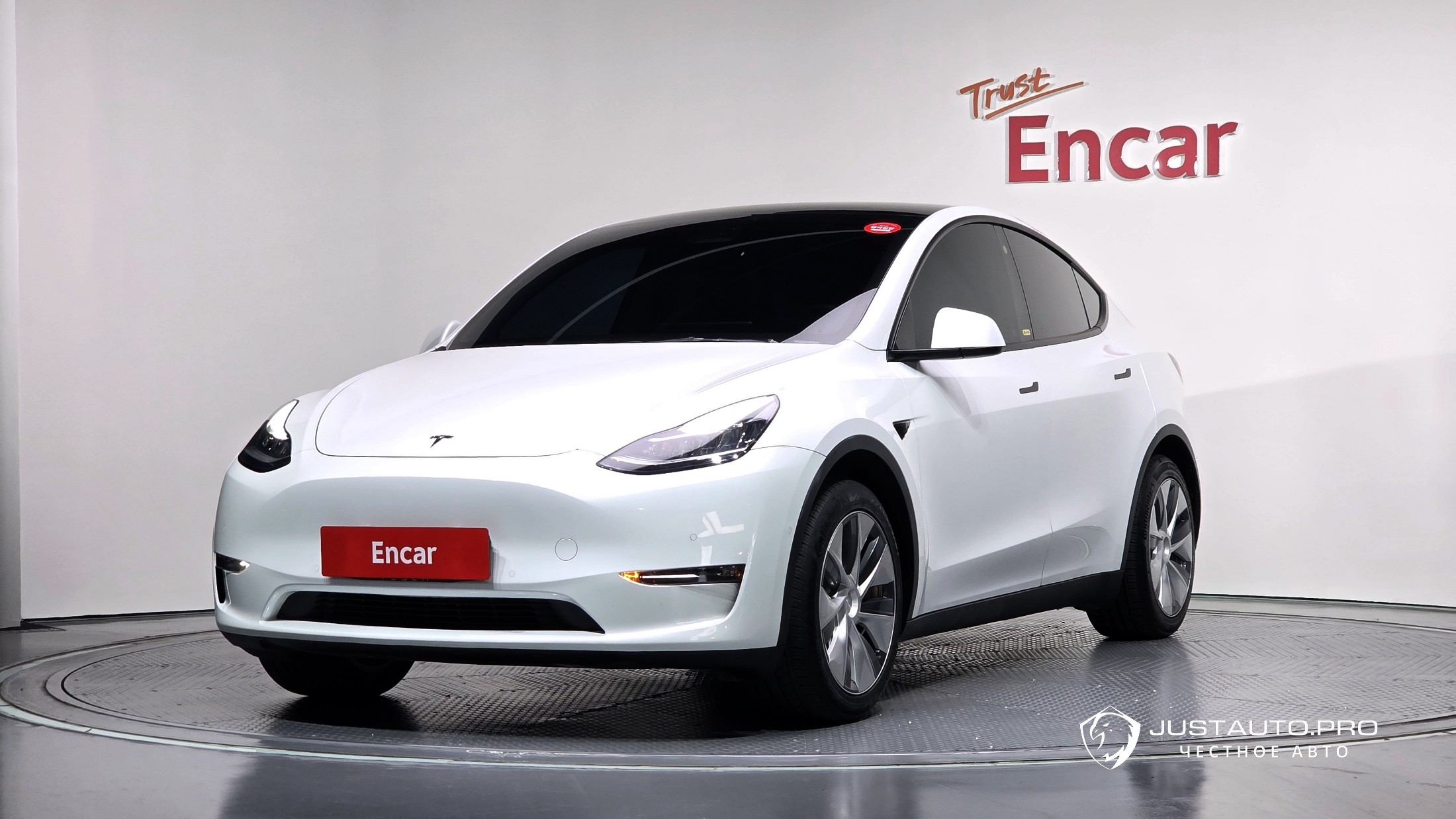 Автомобиль Tesla Model Y