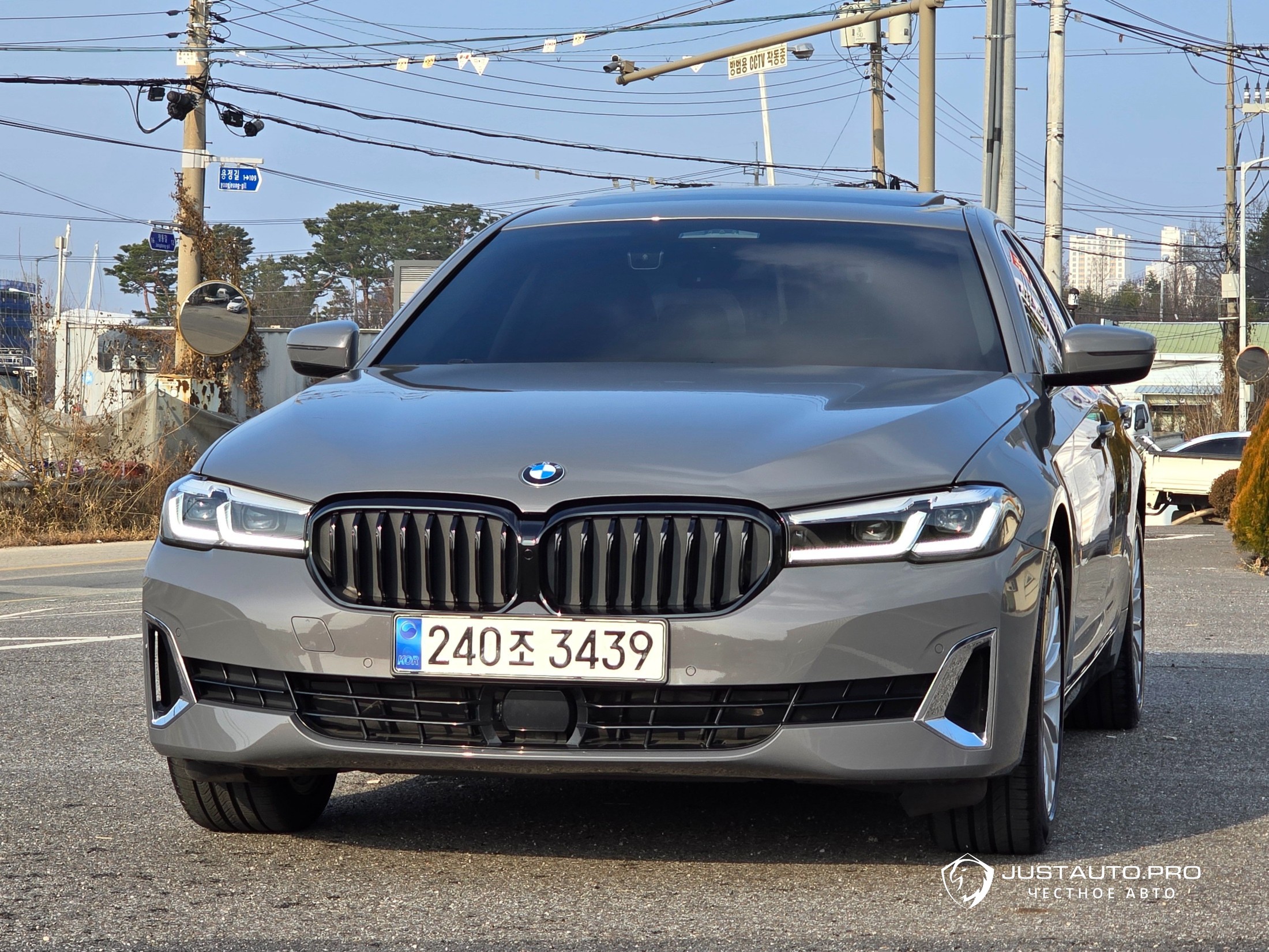 Автомобиль BMW 5-Series
