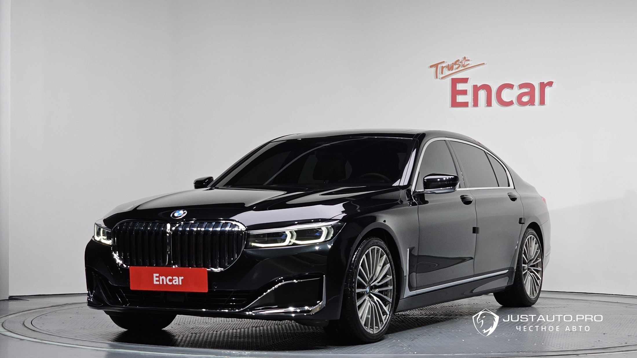 Автомобиль BMW 7-Series