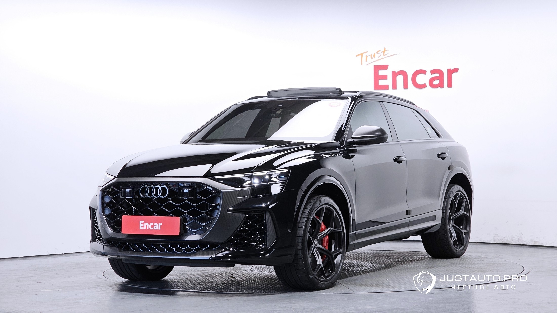 Автомобиль Audi RSQ8