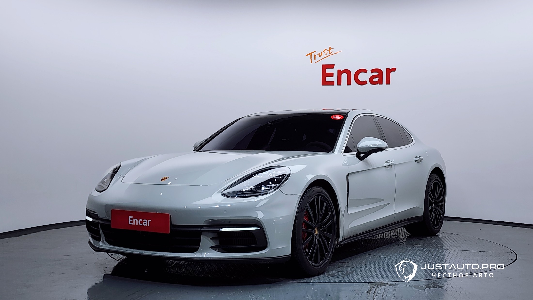 Автомобиль Porsche Panamera