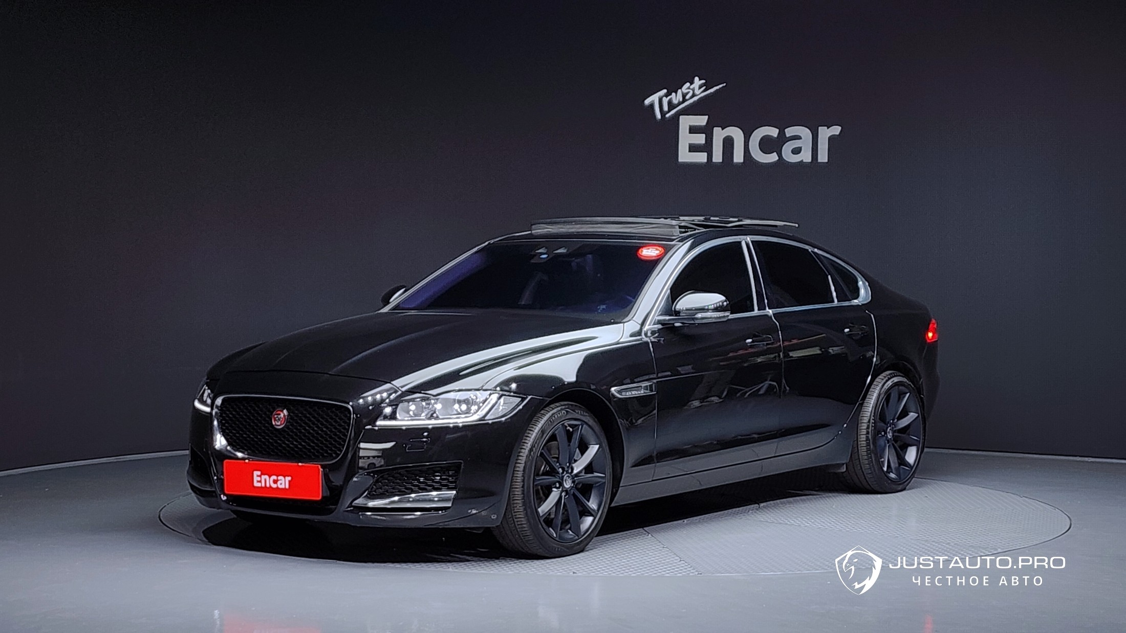 Автомобиль Jaguar XF