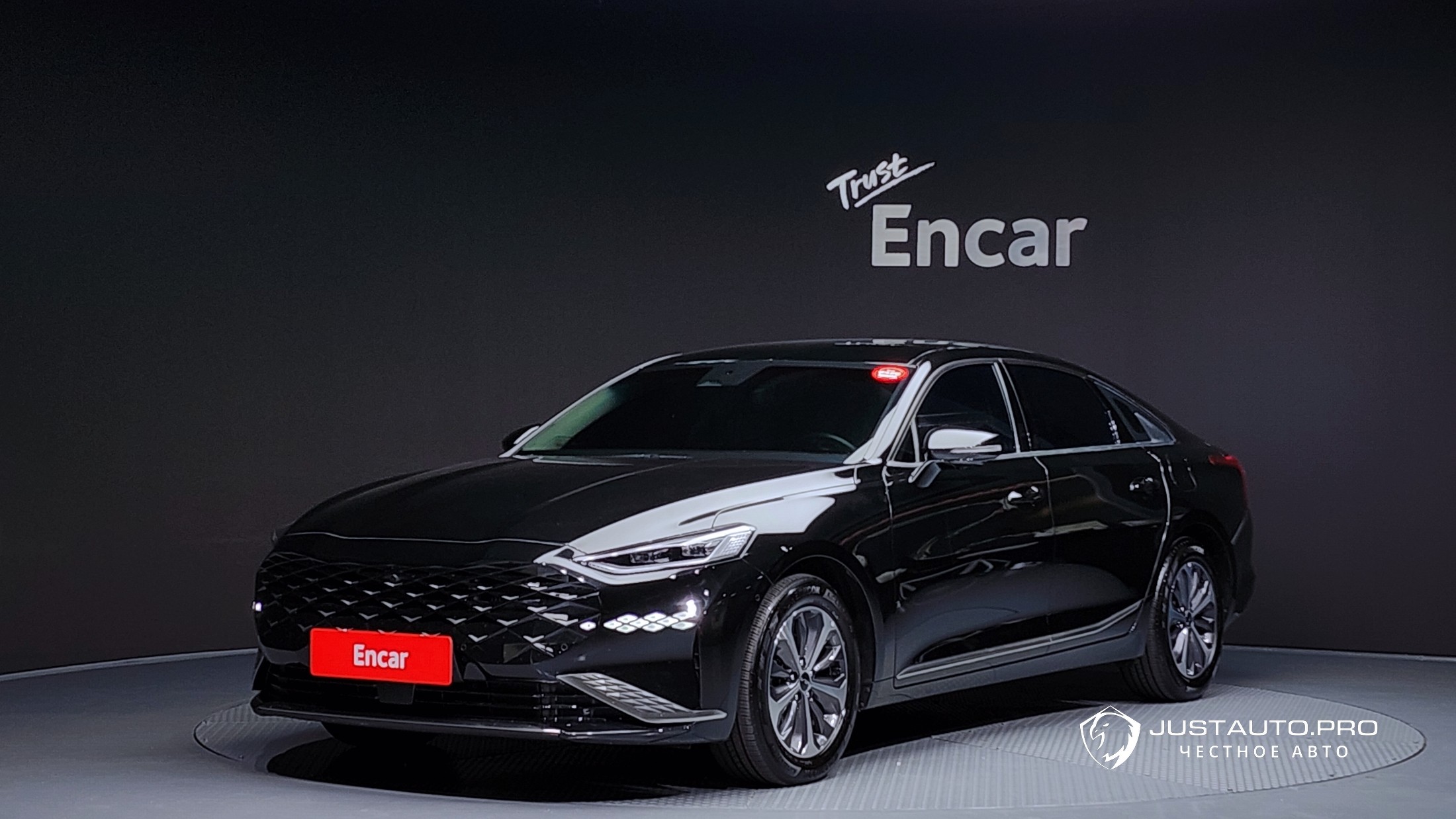 Автомобиль Kia K8