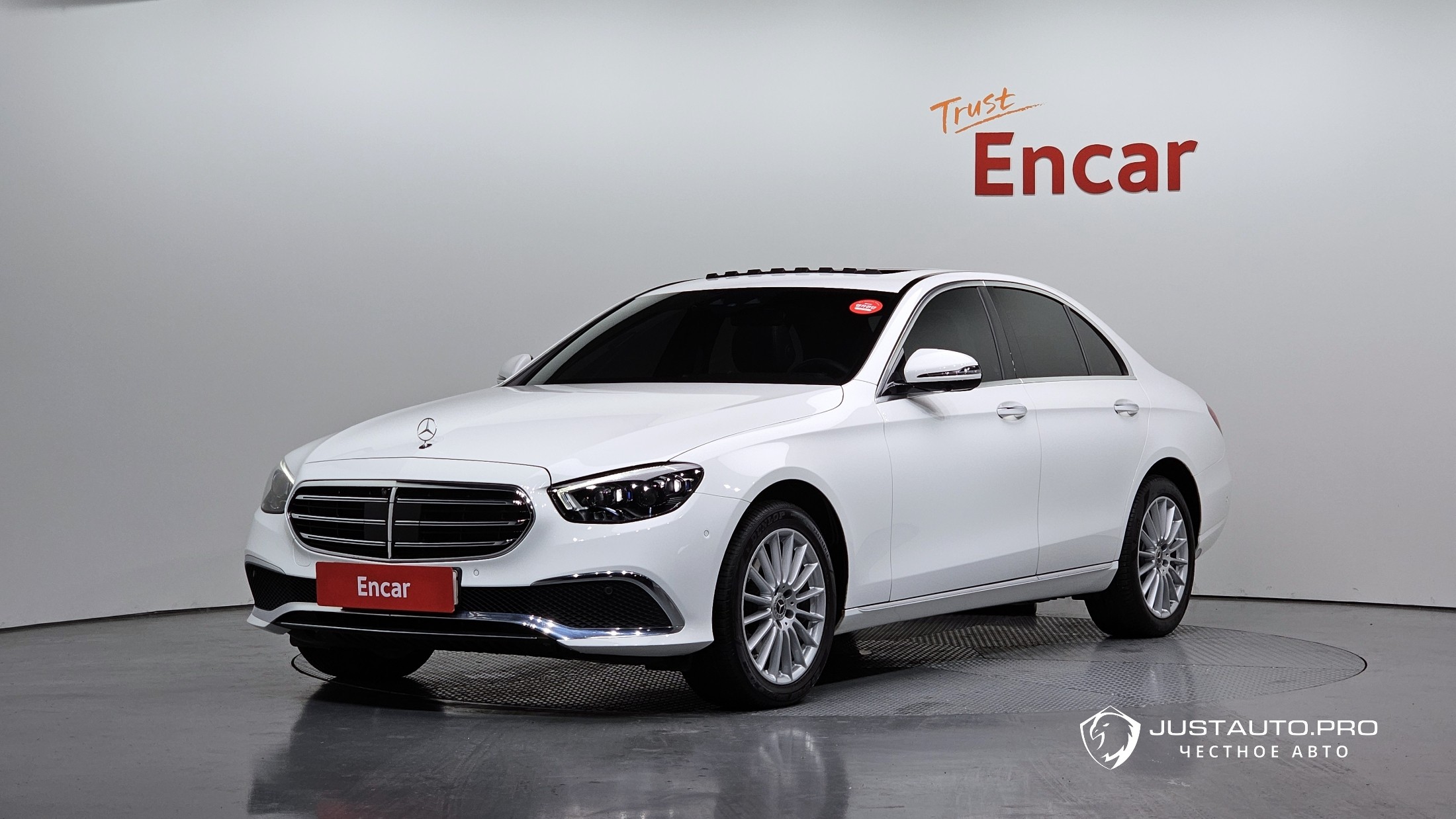 Автомобиль Mercedes-Benz E-Class
