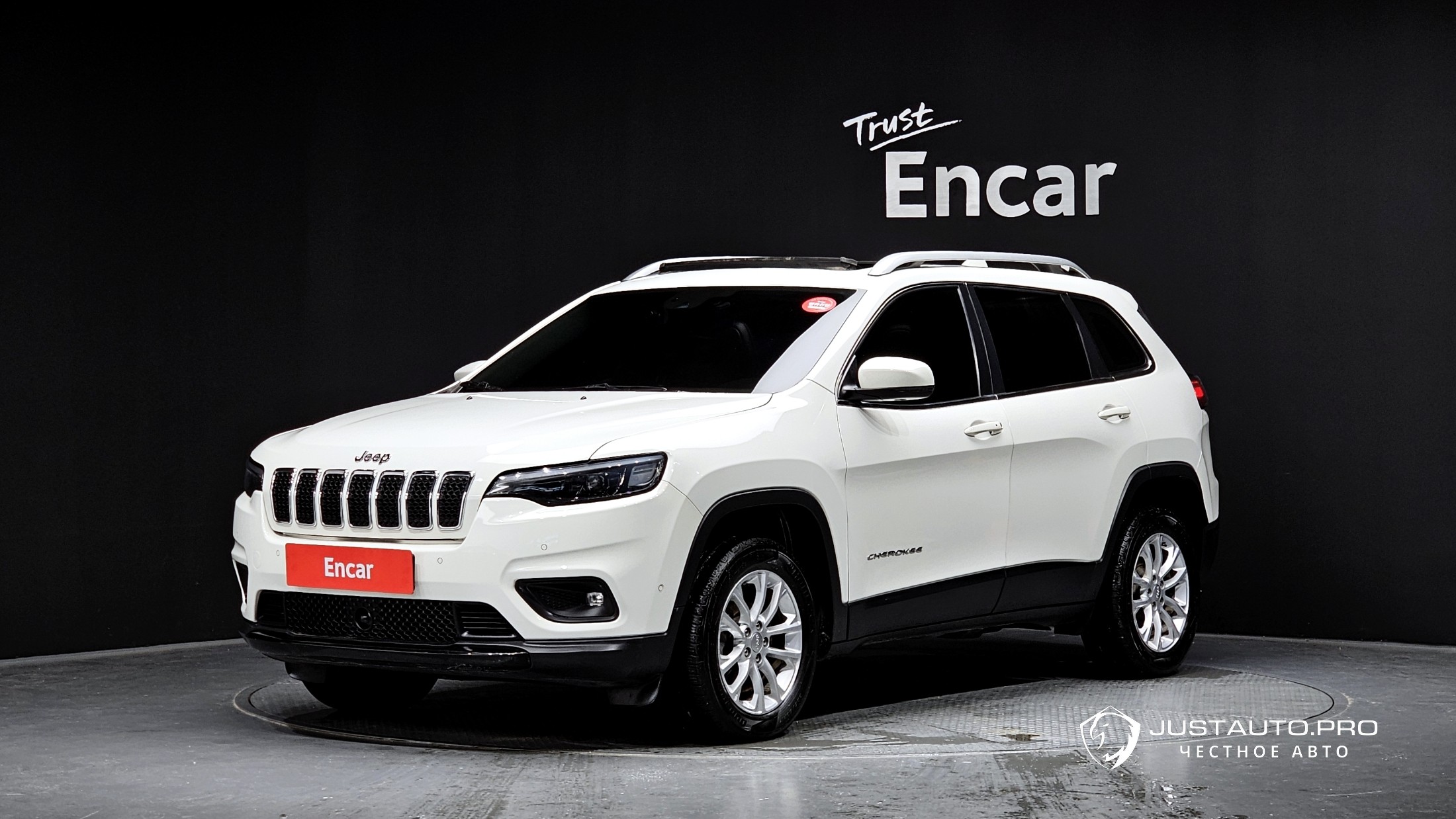 Автомобиль Jeep Cherokee