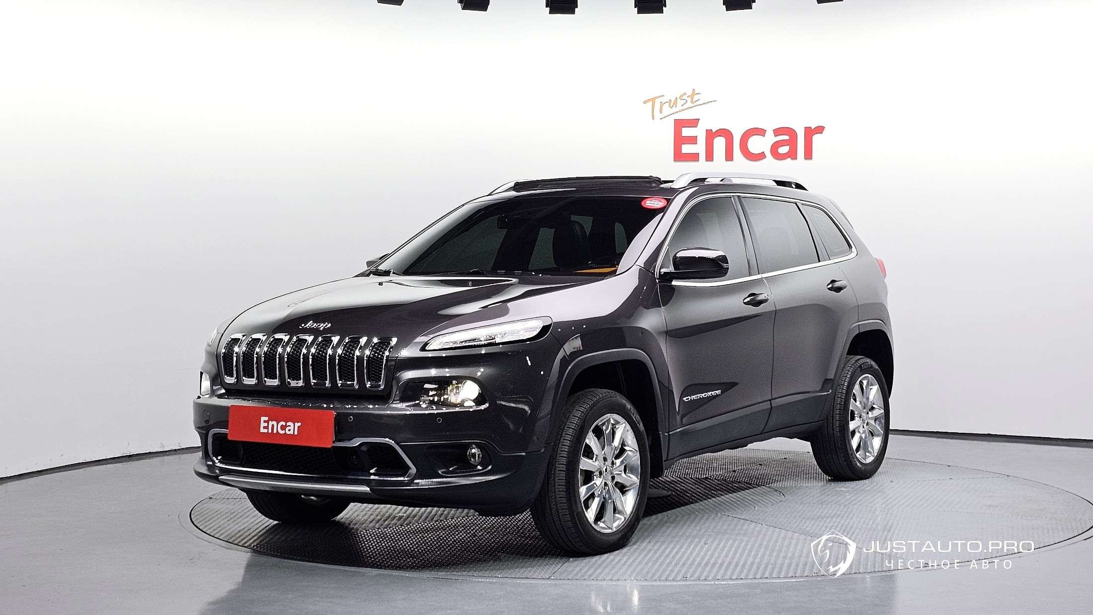 Автомобиль Jeep Cherokee