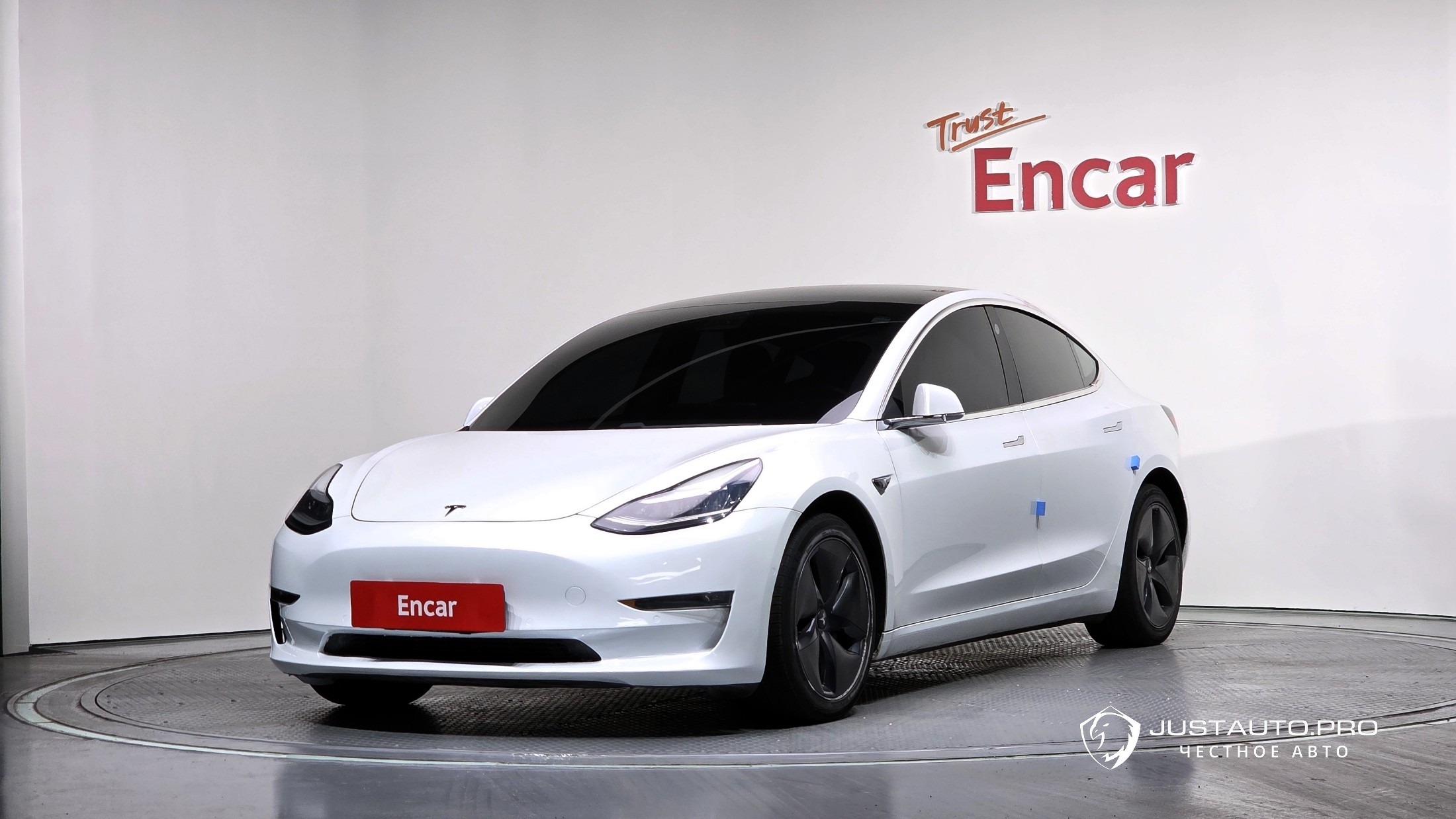 Автомобиль Tesla Model 3