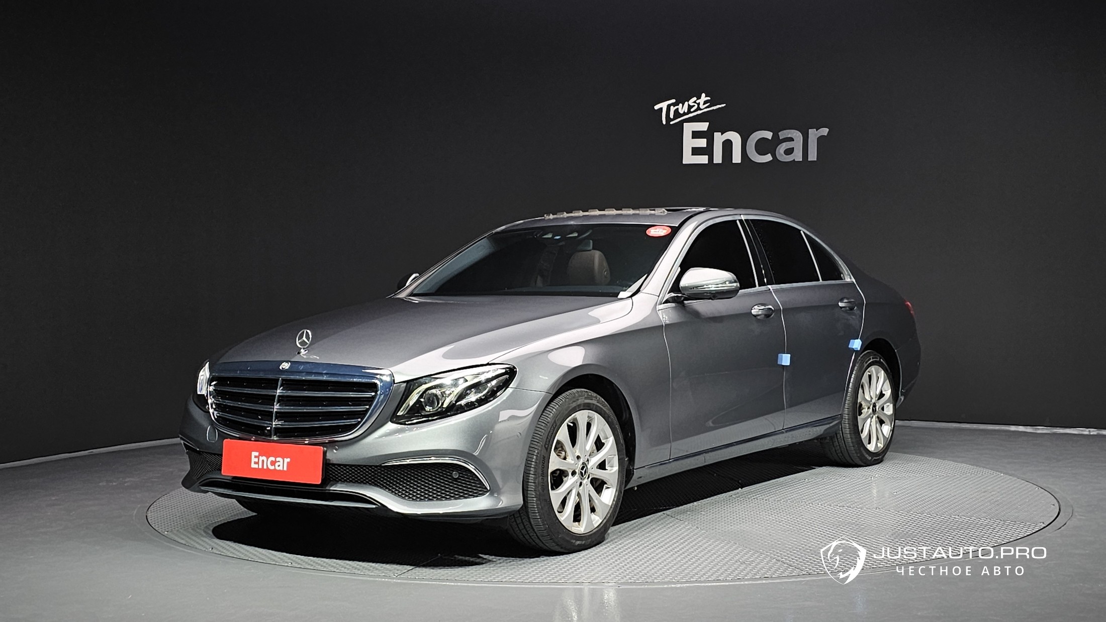 Автомобиль Mercedes-Benz E-Class