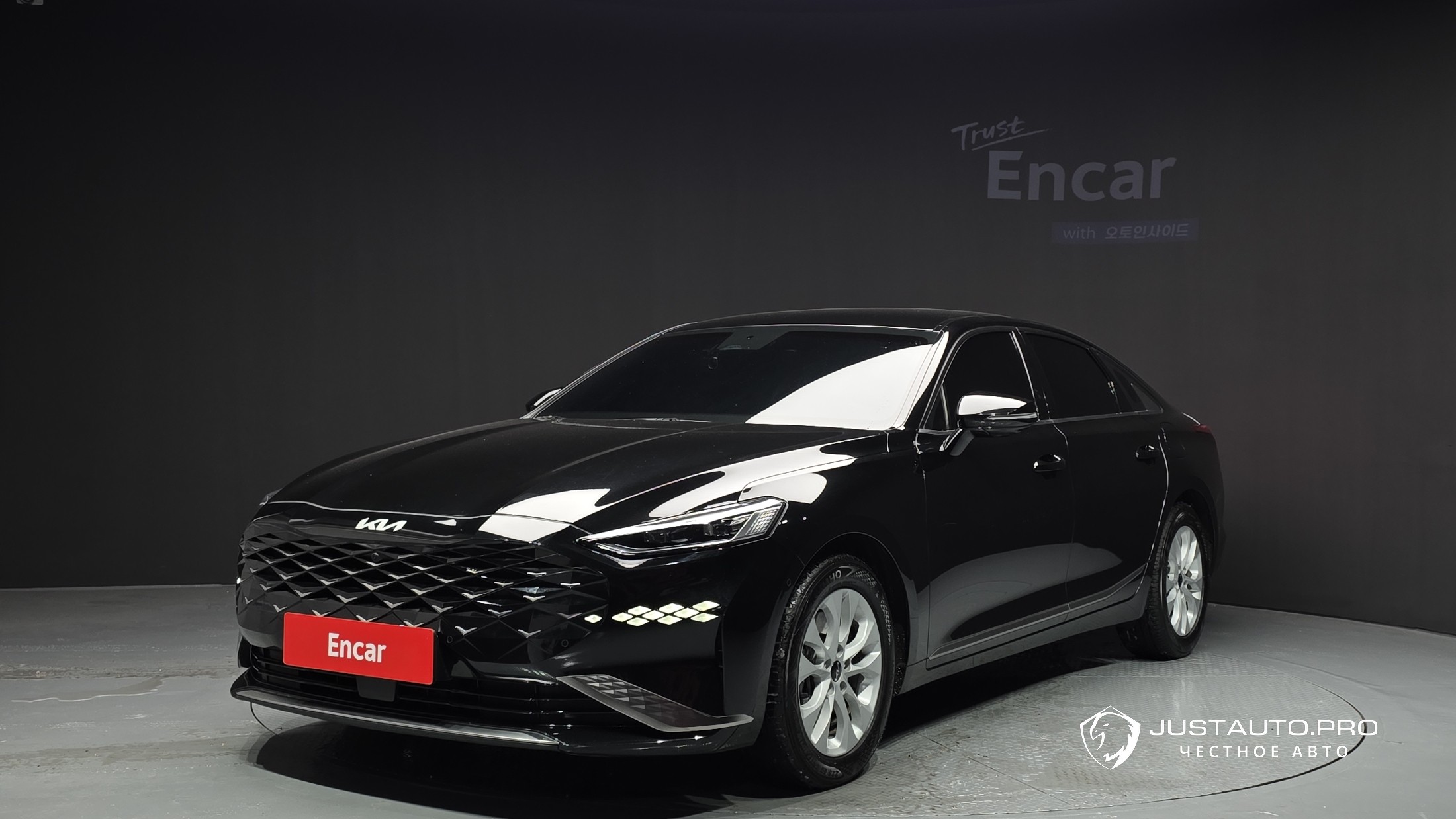 Автомобиль Kia K8