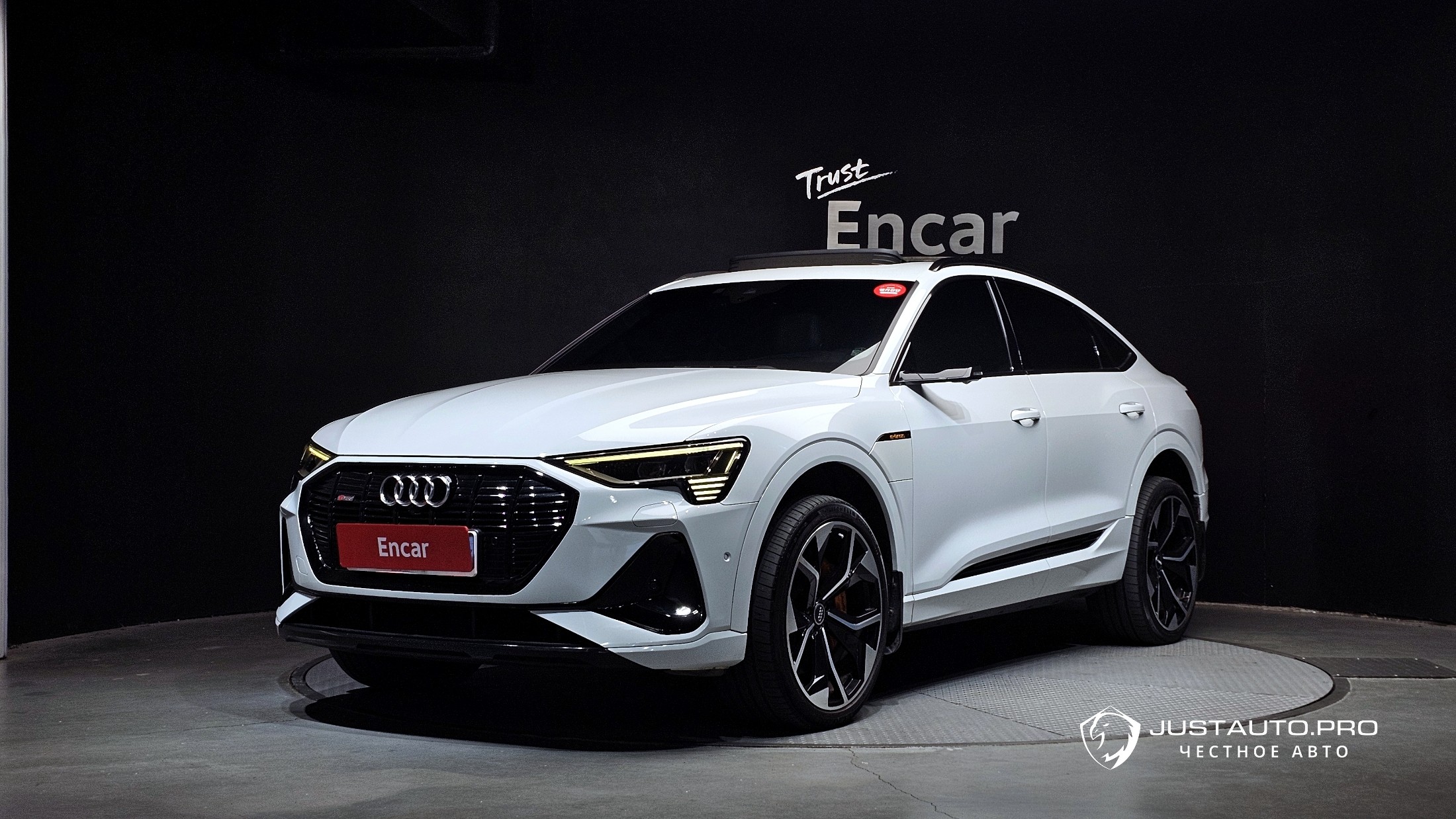 Автомобиль Audi e-tron