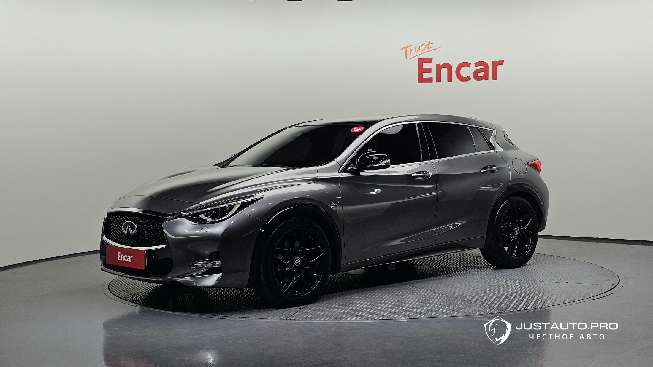 Автомобиль Infiniti Q30