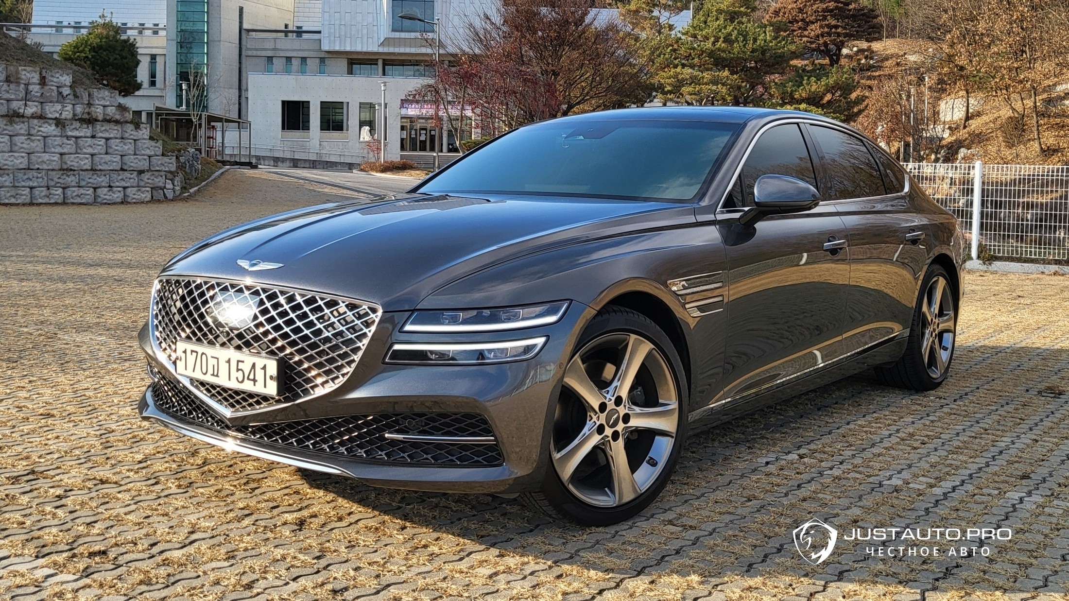 Автомобиль Genesis G80