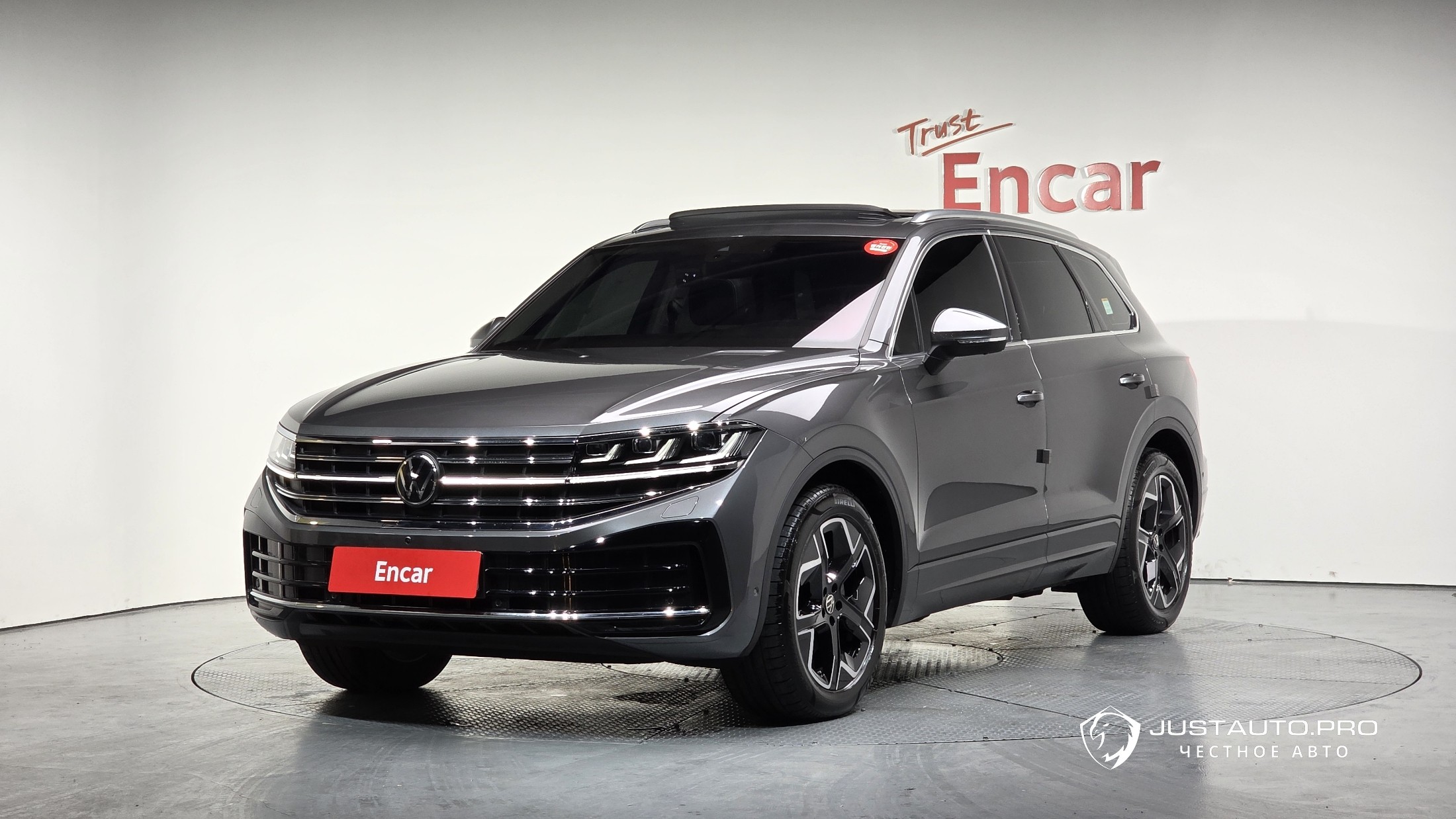 Автомобиль Volkswagen Touareg