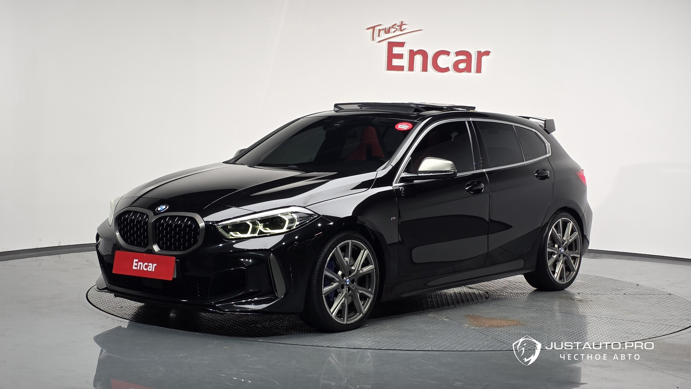 Автомобиль BMW 1-Series