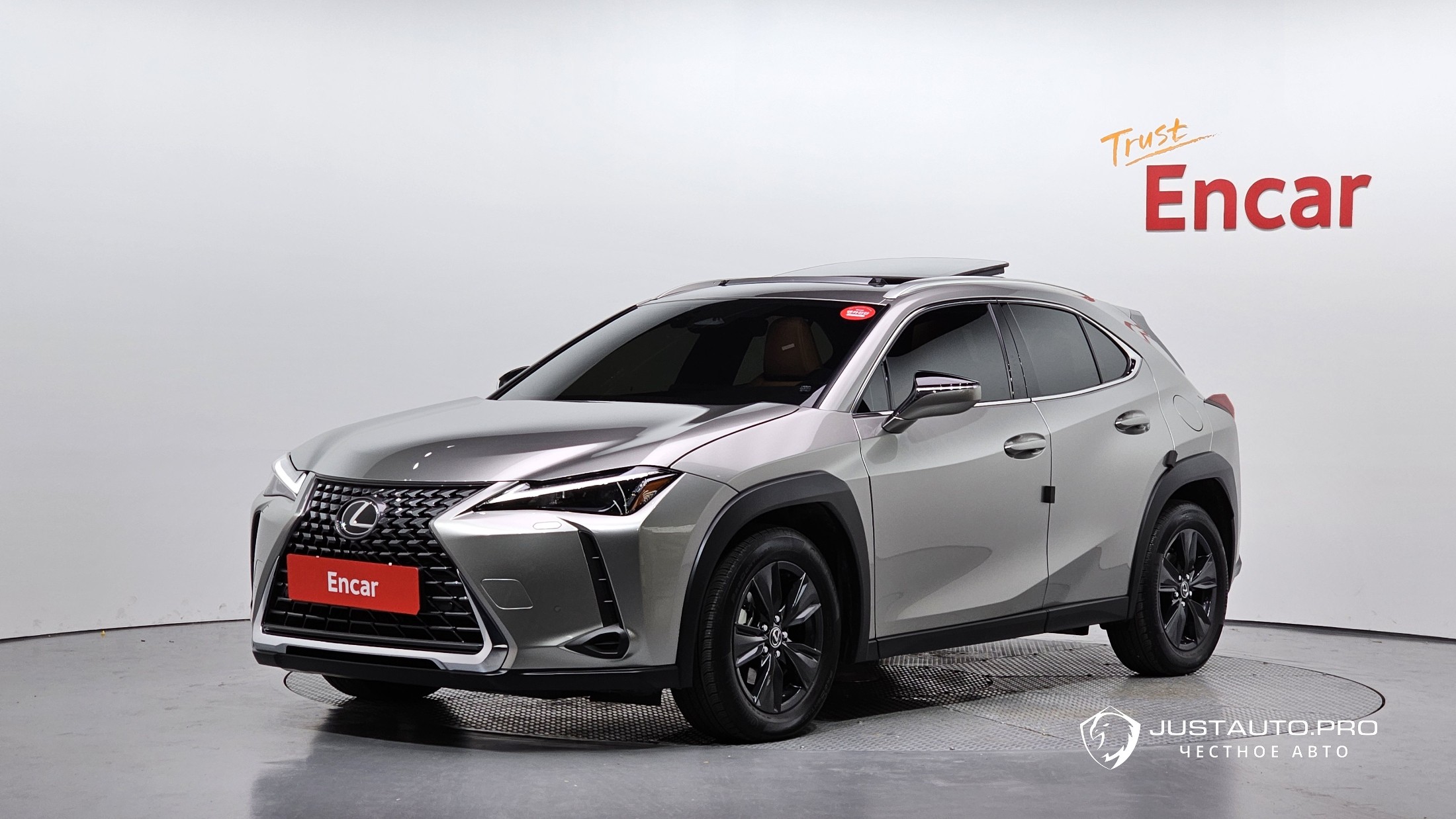 Автомобиль Lexus UX