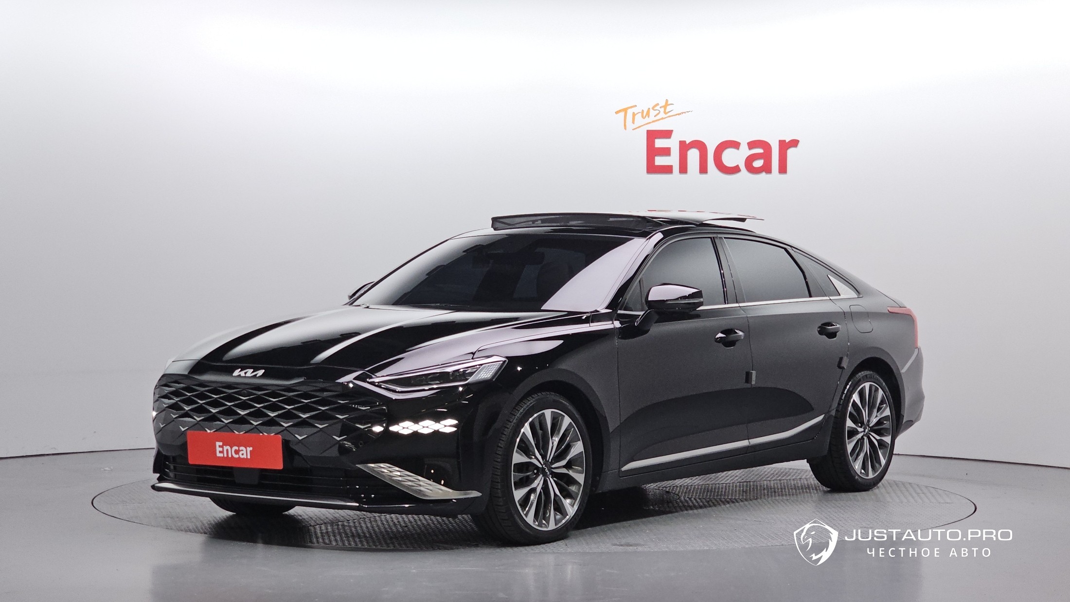 Автомобиль Kia K8