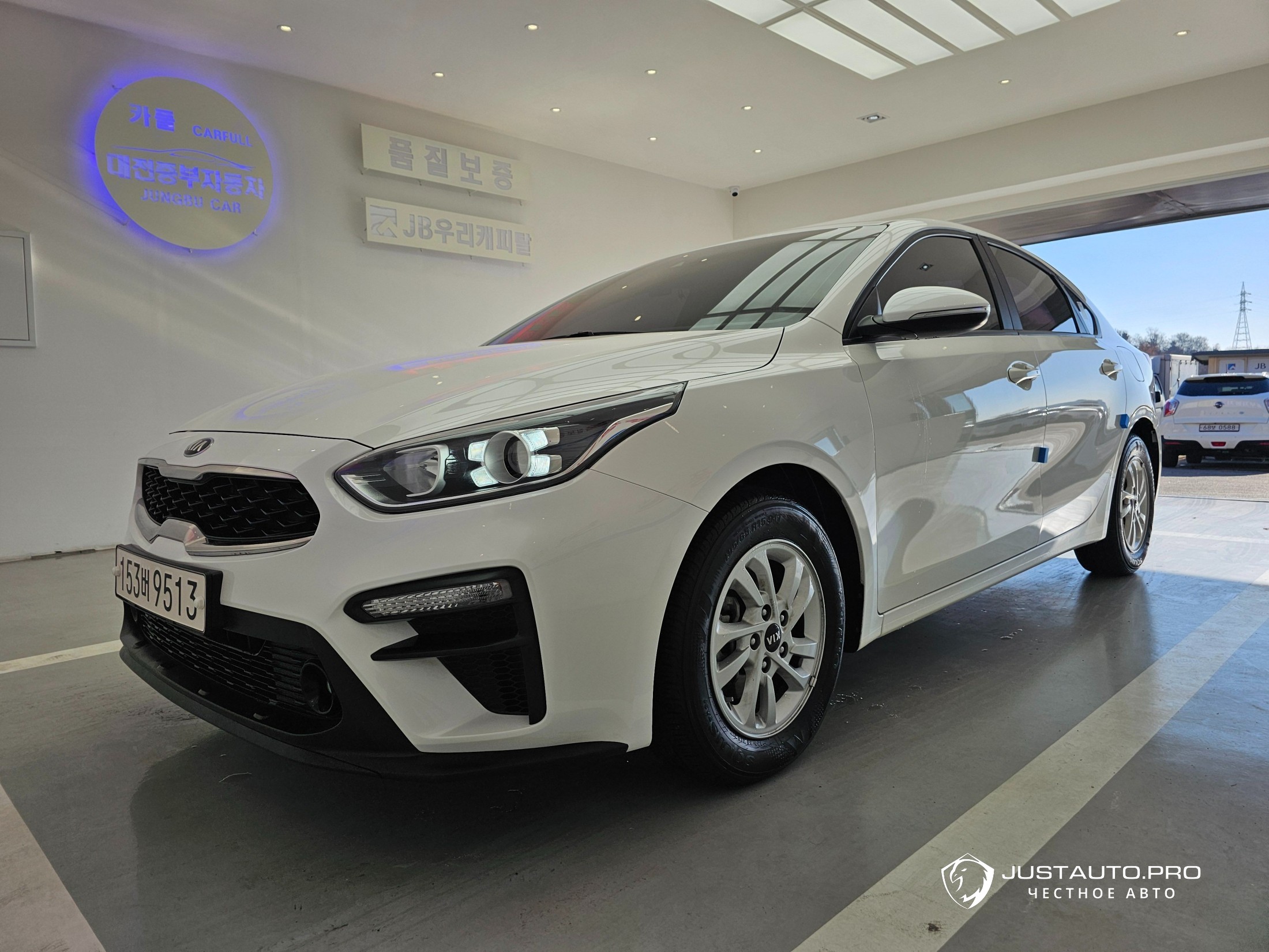 Автомобиль Kia K3