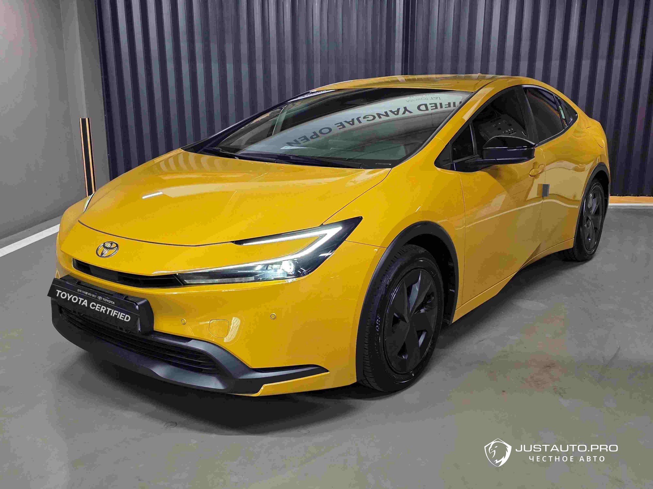 Автомобиль Toyota Prius