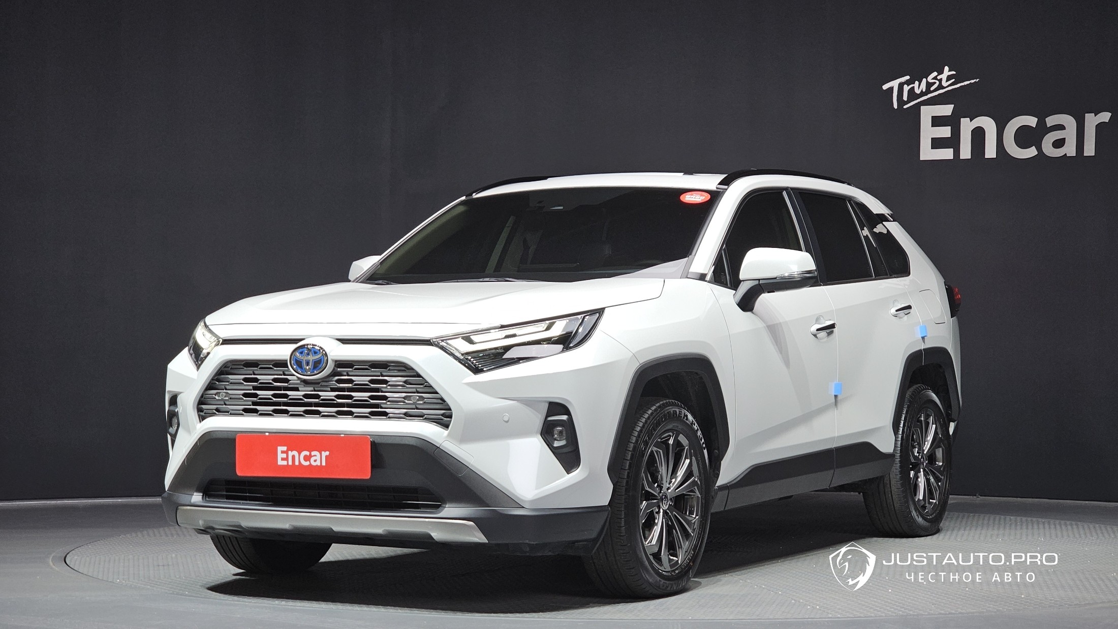 Автомобиль Toyota RAV4