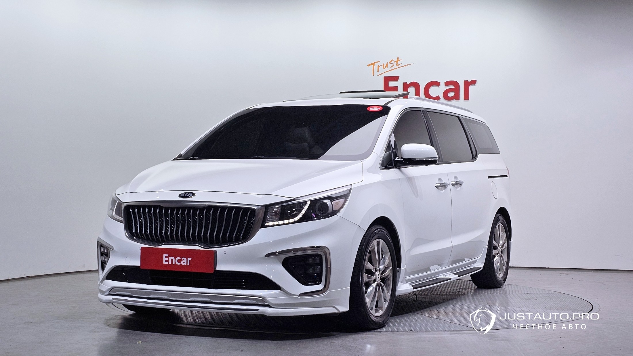 Автомобиль Kia Canival