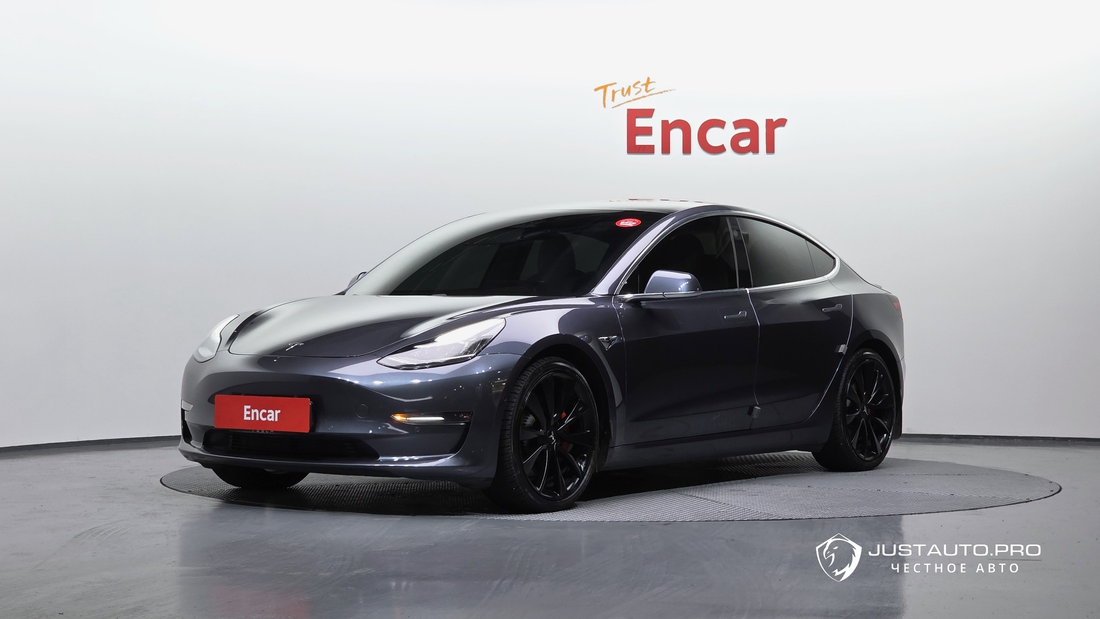 Автомобиль Tesla Model 3