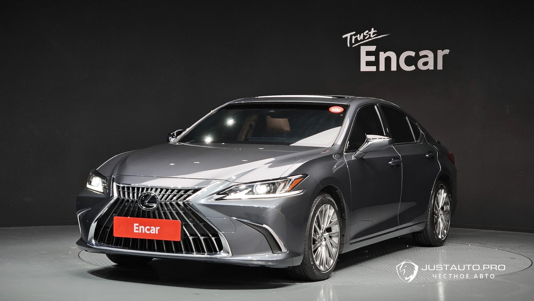 Автомобиль Lexus ES