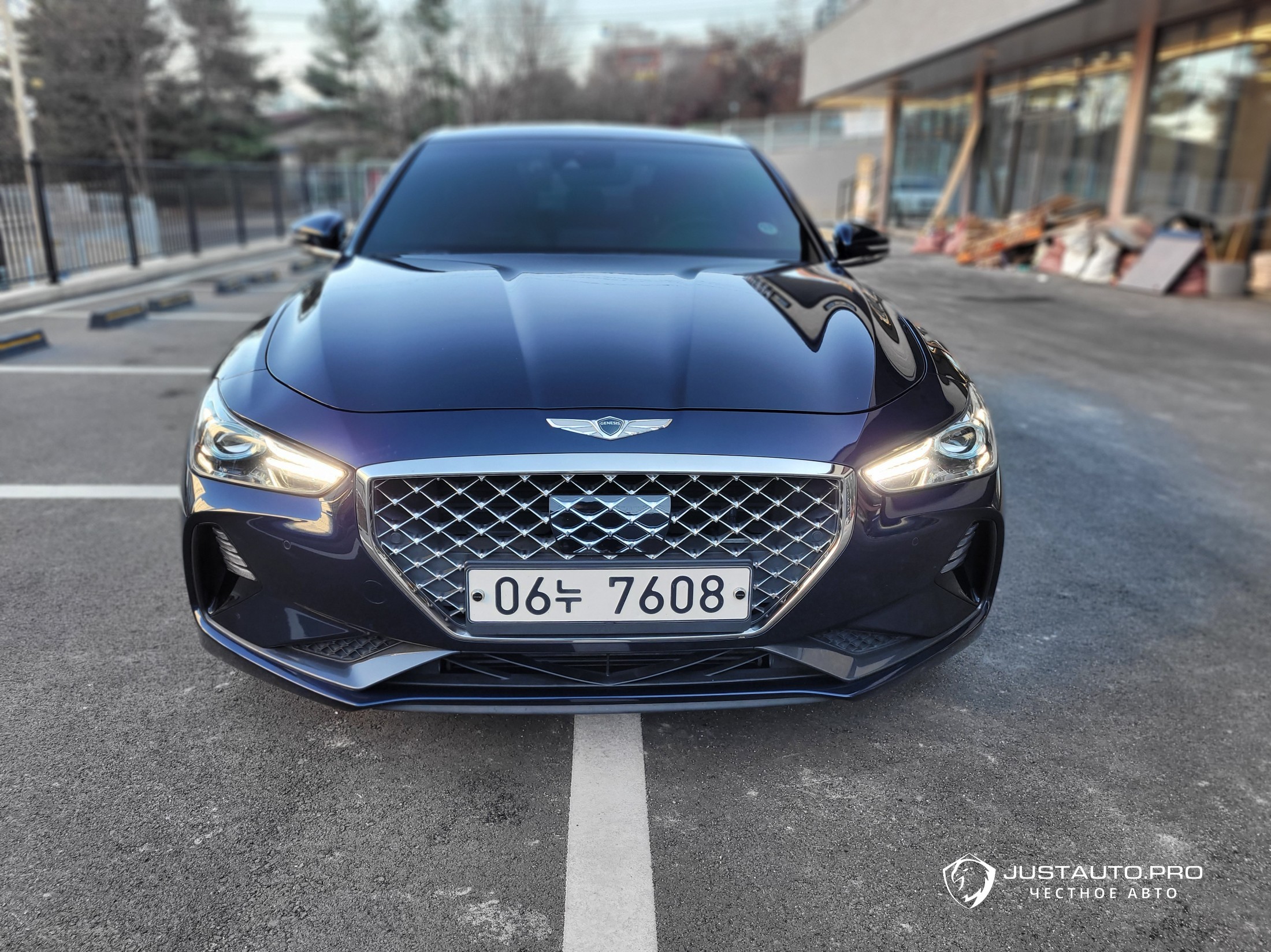 Автомобиль Genesis G70