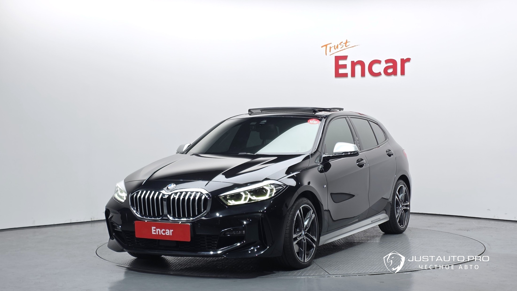 Автомобиль BMW 1-Series