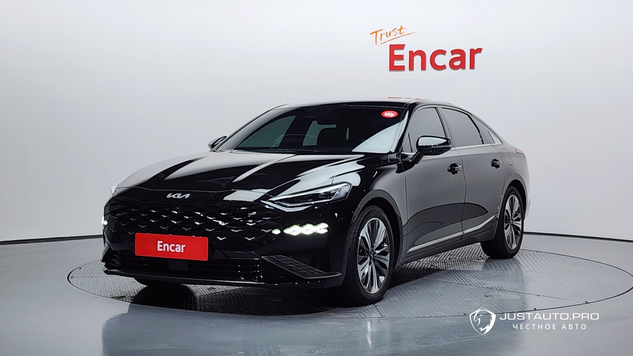 Автомобиль Kia K8